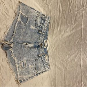 Bullhead women’s  denim shorts